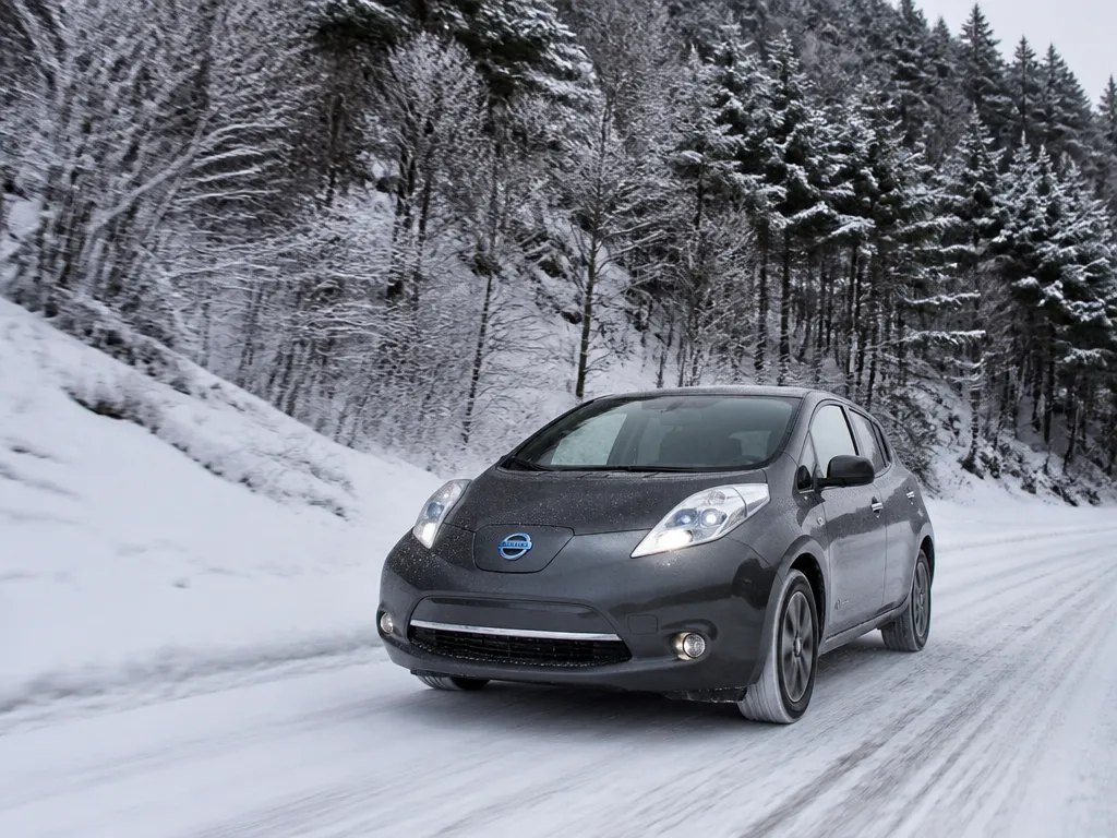 Nissan Leaf Ev In Snow And Winter Driving - nissan leaf ev in snow and winter driving